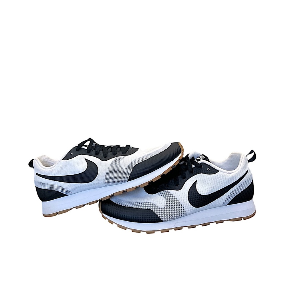 Nike Men's Black and White Sneakers